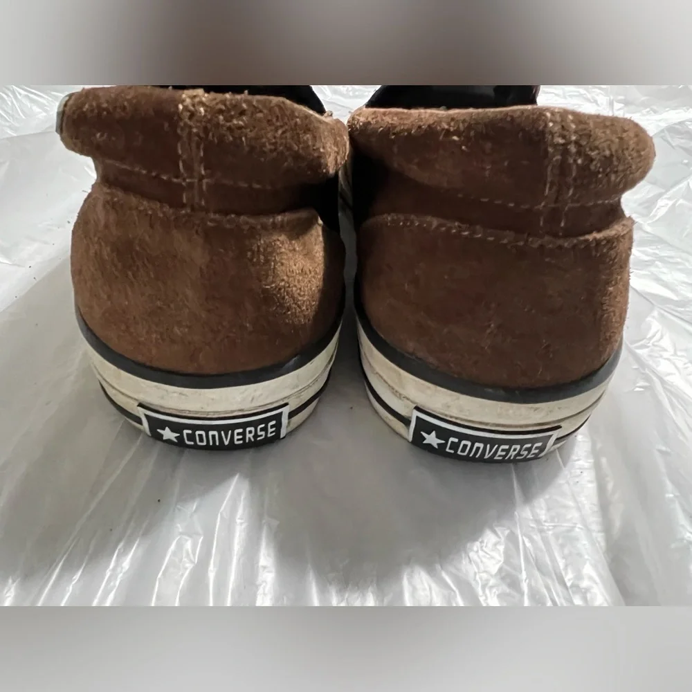 Converse men’s low tops Slip on shoes, size 9.5, brown